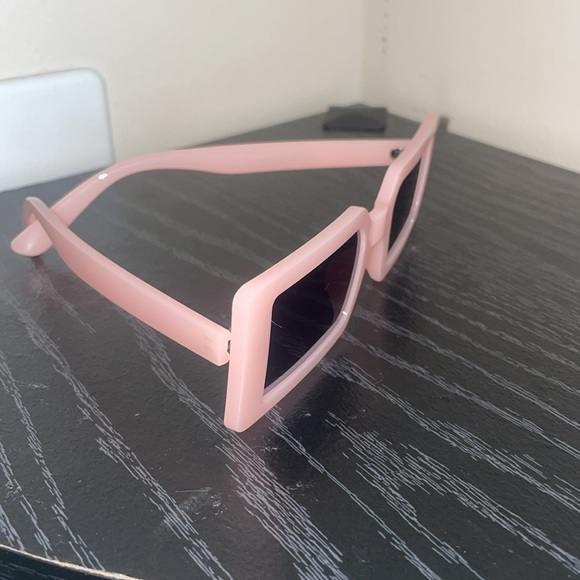 Pink Retro - Picture 4 of 4